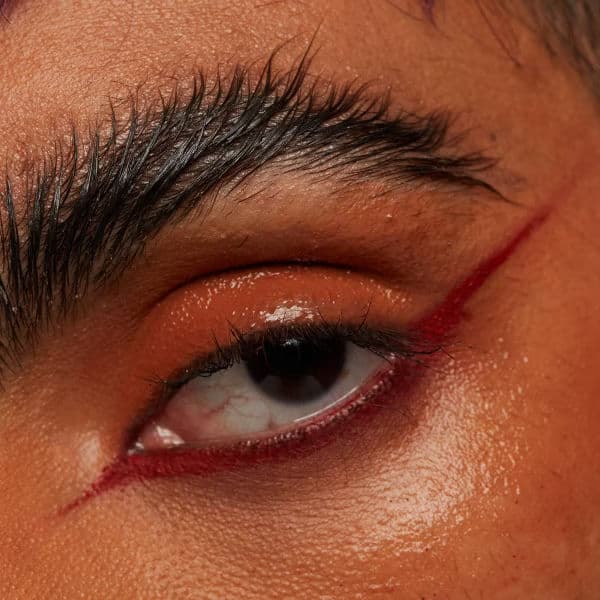 ايلاينر فيفيد ريشة الوان/on red 04