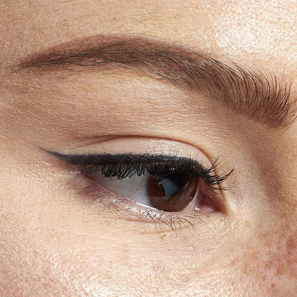 قلم تحديد العيون اسود /01